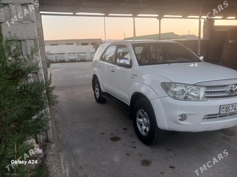 Toyota Fortuner 2012 - 265 000 TMT - Бахарден - img 3