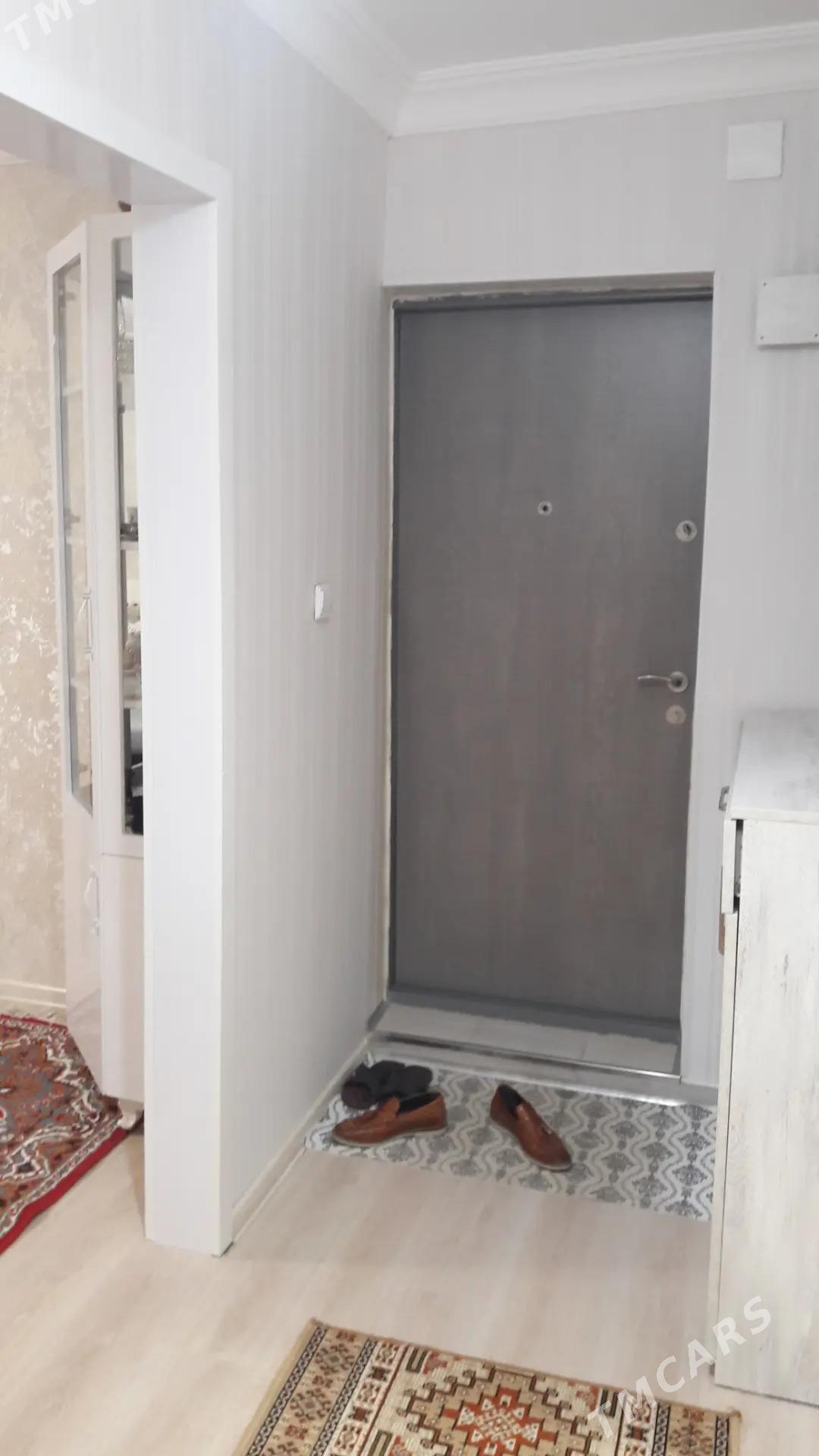 5микр. 2эт. 4комн. - 5 мкр - img 1