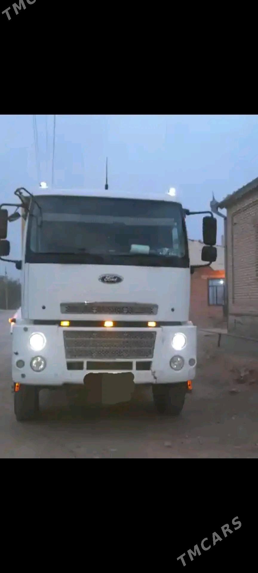Ford Cargo 3535D 2014 - 700 000 TMT - Aşgabat - img 4