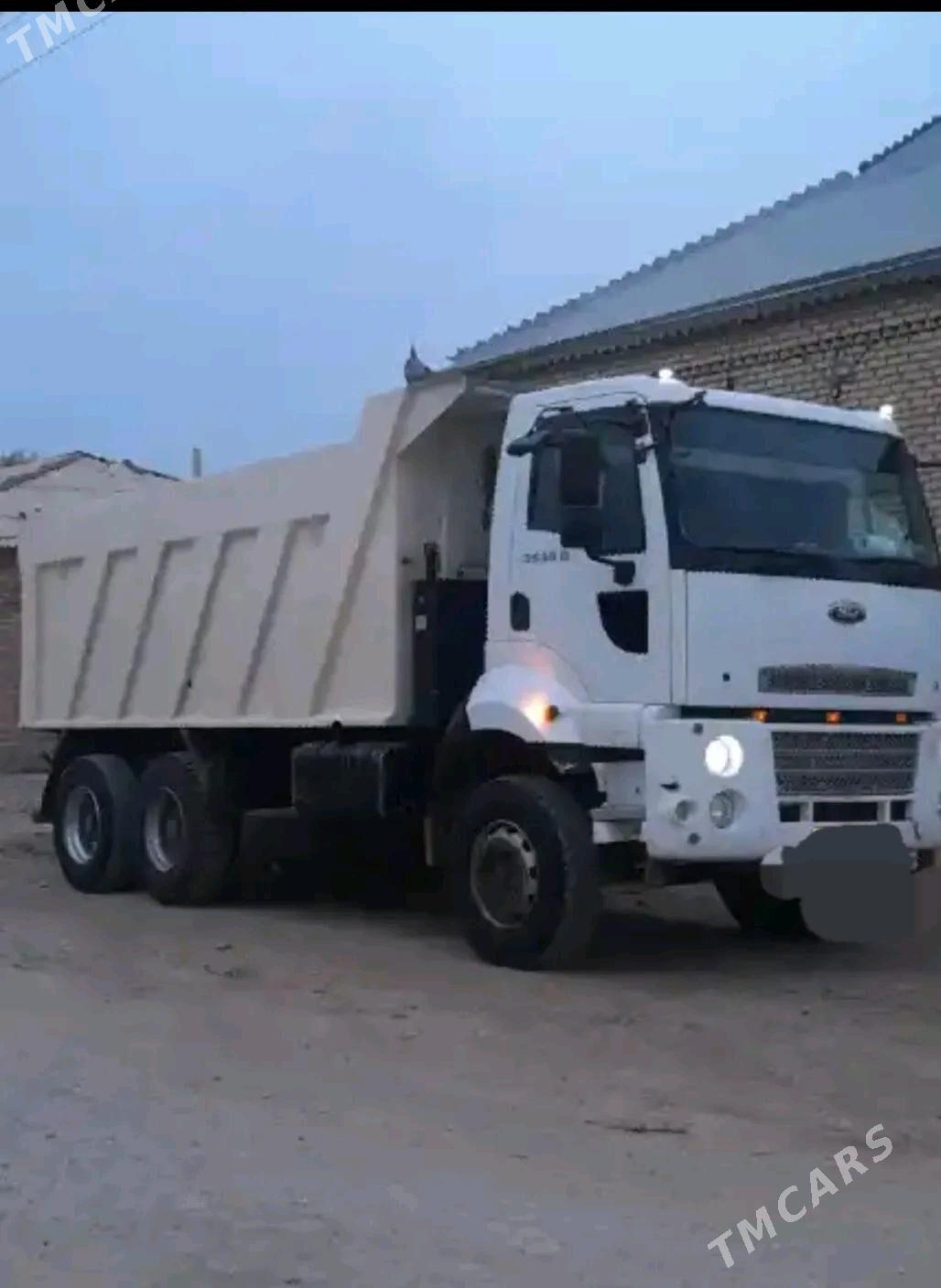 Ford Cargo 3535D 2014 - 700 000 TMT - Aşgabat - img 2