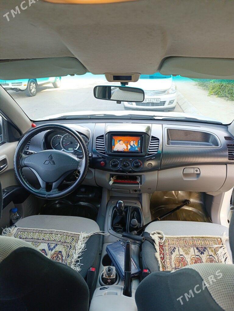 Mitsubishi L200 2011 - 195 000 TMT - 10 мкр - img 2