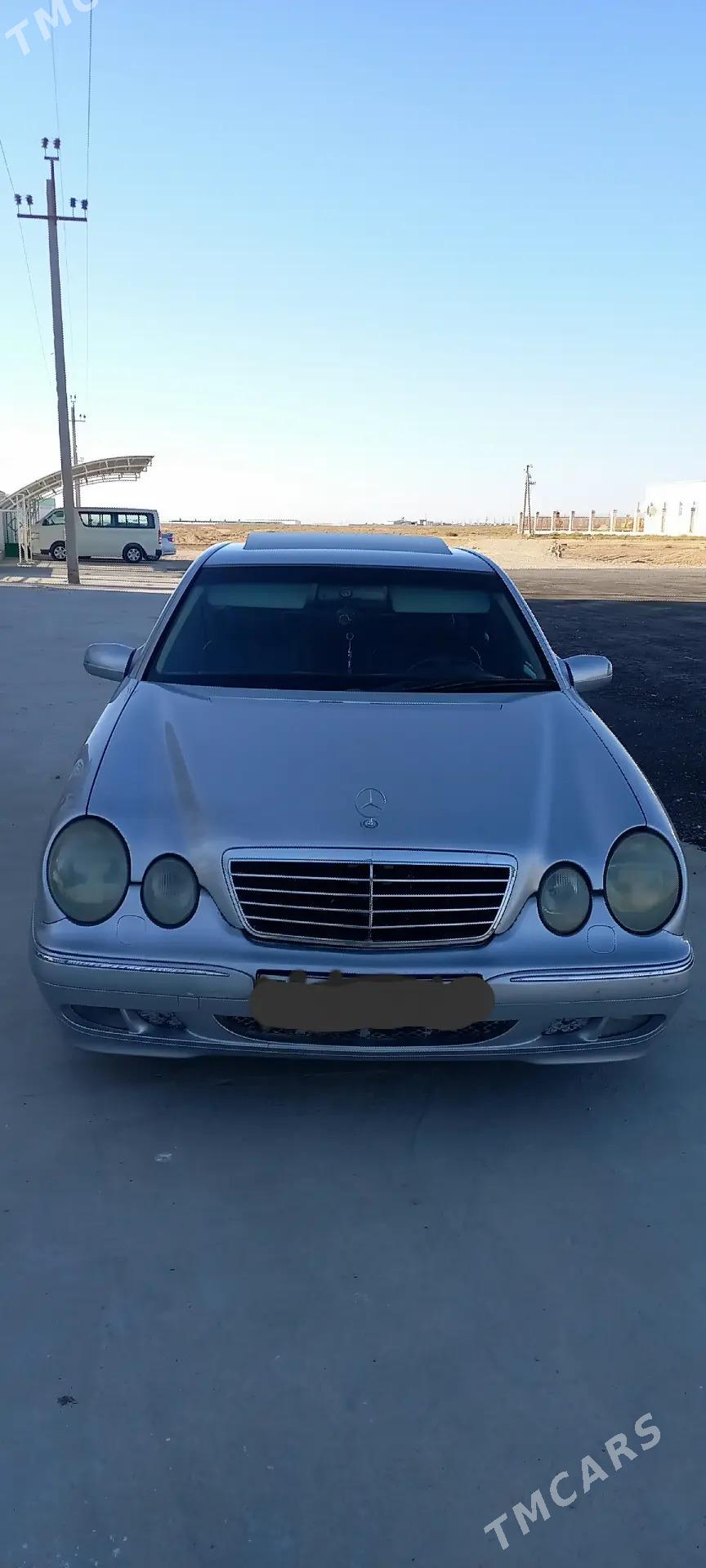Mercedes-Benz E320 2000 - 110 000 TMT - Балканабат - img 5