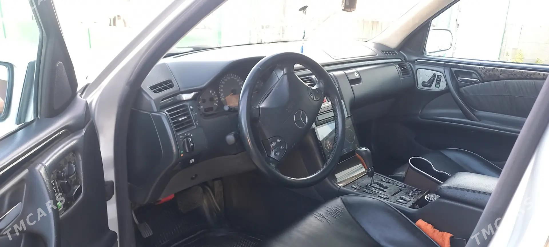 Mercedes-Benz E320 2000 - 110 000 TMT - Балканабат - img 4