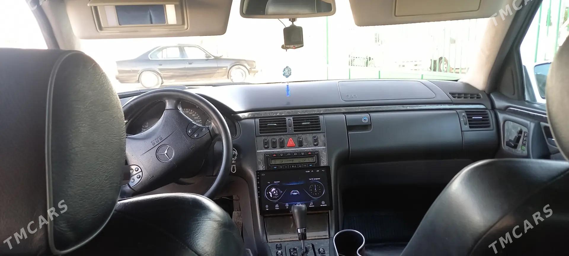 Mercedes-Benz E320 2000 - 110 000 TMT - Балканабат - img 3