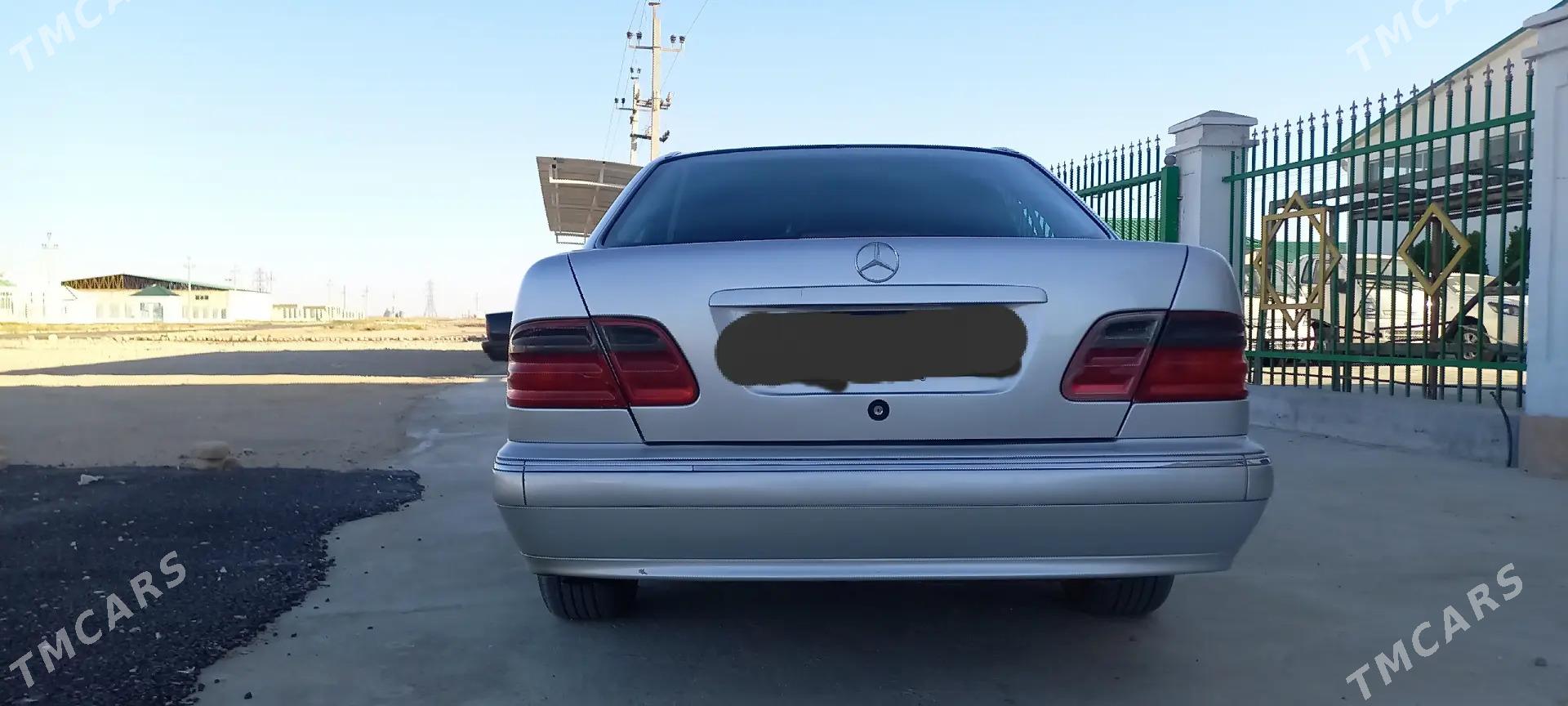 Mercedes-Benz E320 2000 - 110 000 TMT - Балканабат - img 2