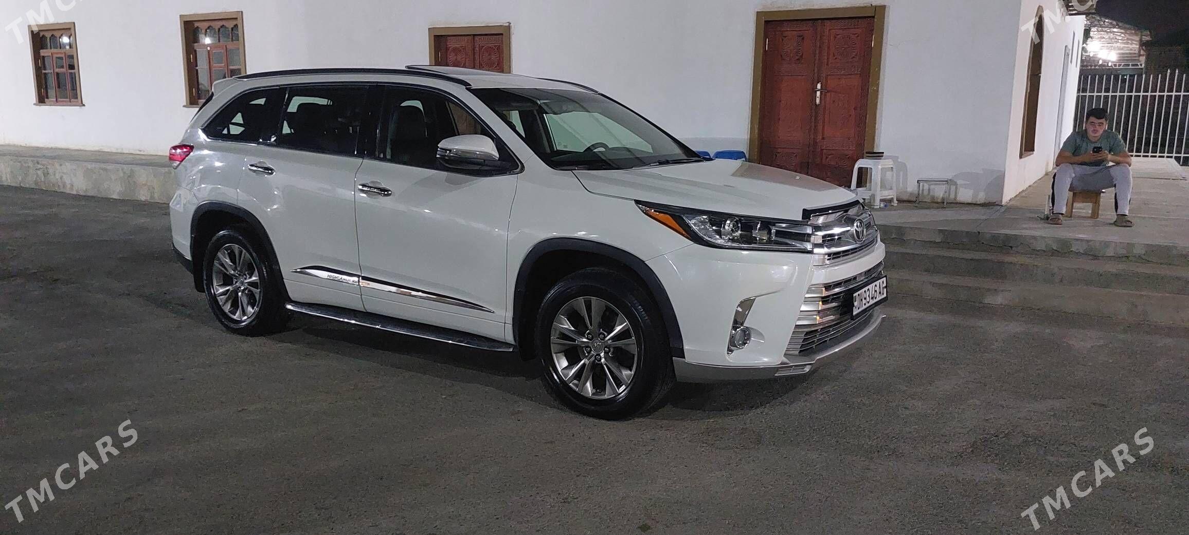 Toyota Highlander 2015 - 410 000 TMT - Бузмеин - img 5