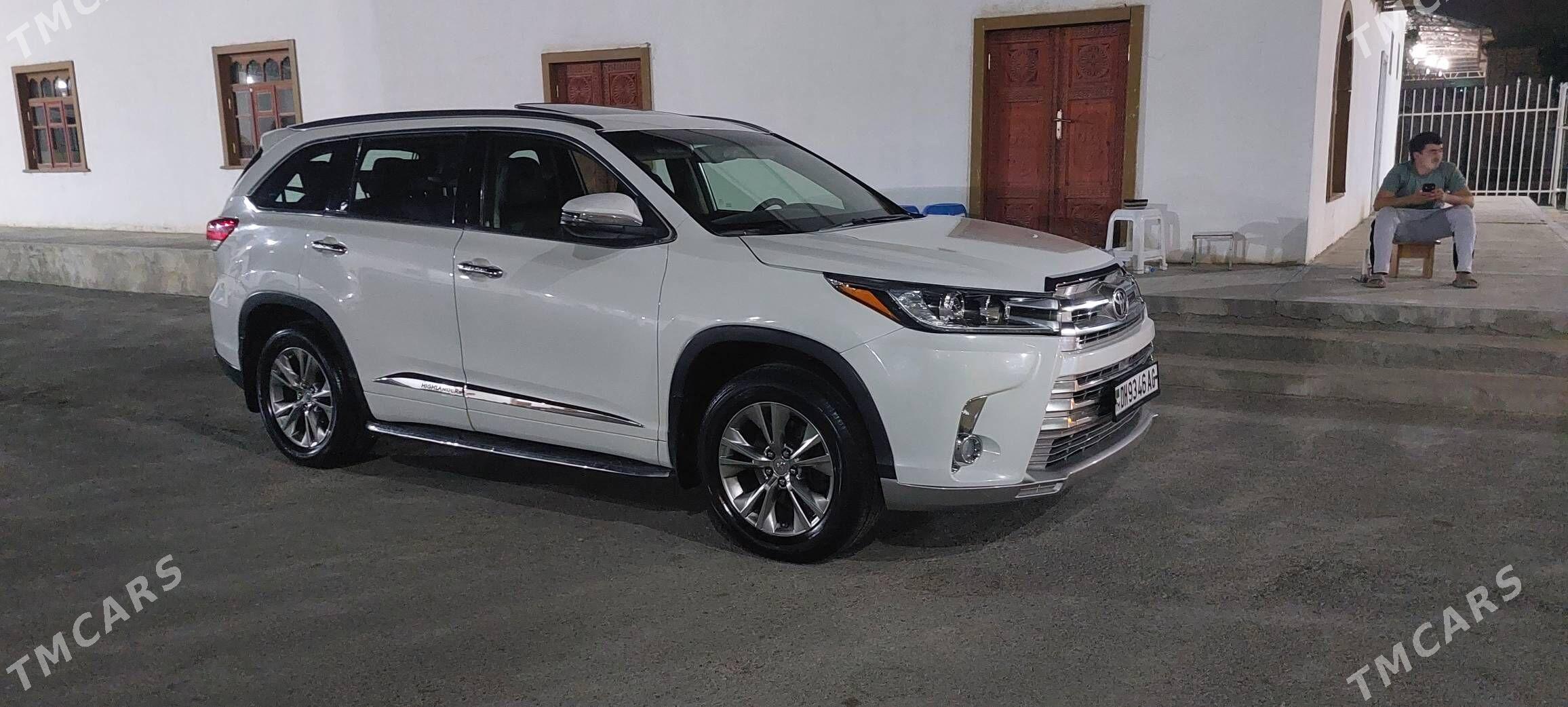 Toyota Highlander 2015 - 410 000 TMT - Бузмеин - img 3