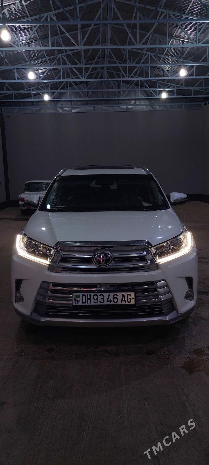 Toyota Highlander 2015 - 410 000 TMT - Бузмеин - img 1