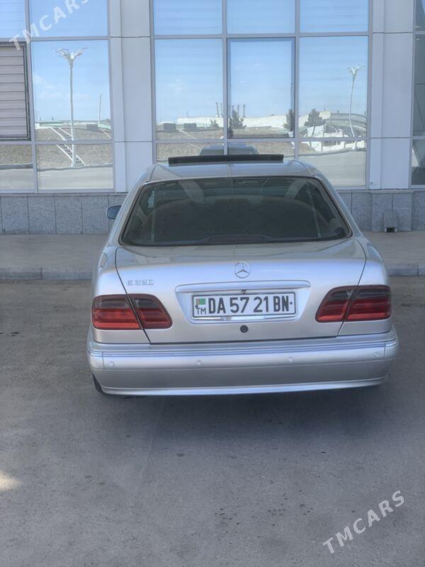 Mercedes-Benz E320 2000 - 130 000 TMT - Балканабат - img 8