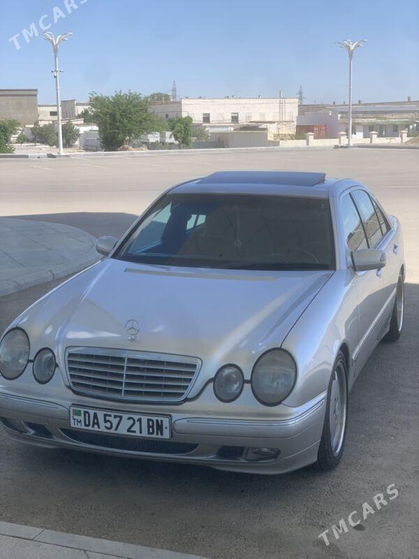 Mercedes-Benz E320 2000 - 130 000 TMT - Балканабат - img 7