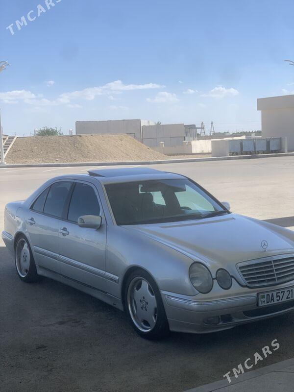 Mercedes-Benz E320 2000 - 130 000 TMT - Балканабат - img 5