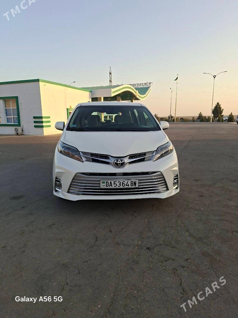Toyota Sienna 2017 - 397 000 TMT - Туркменбаши - img 1