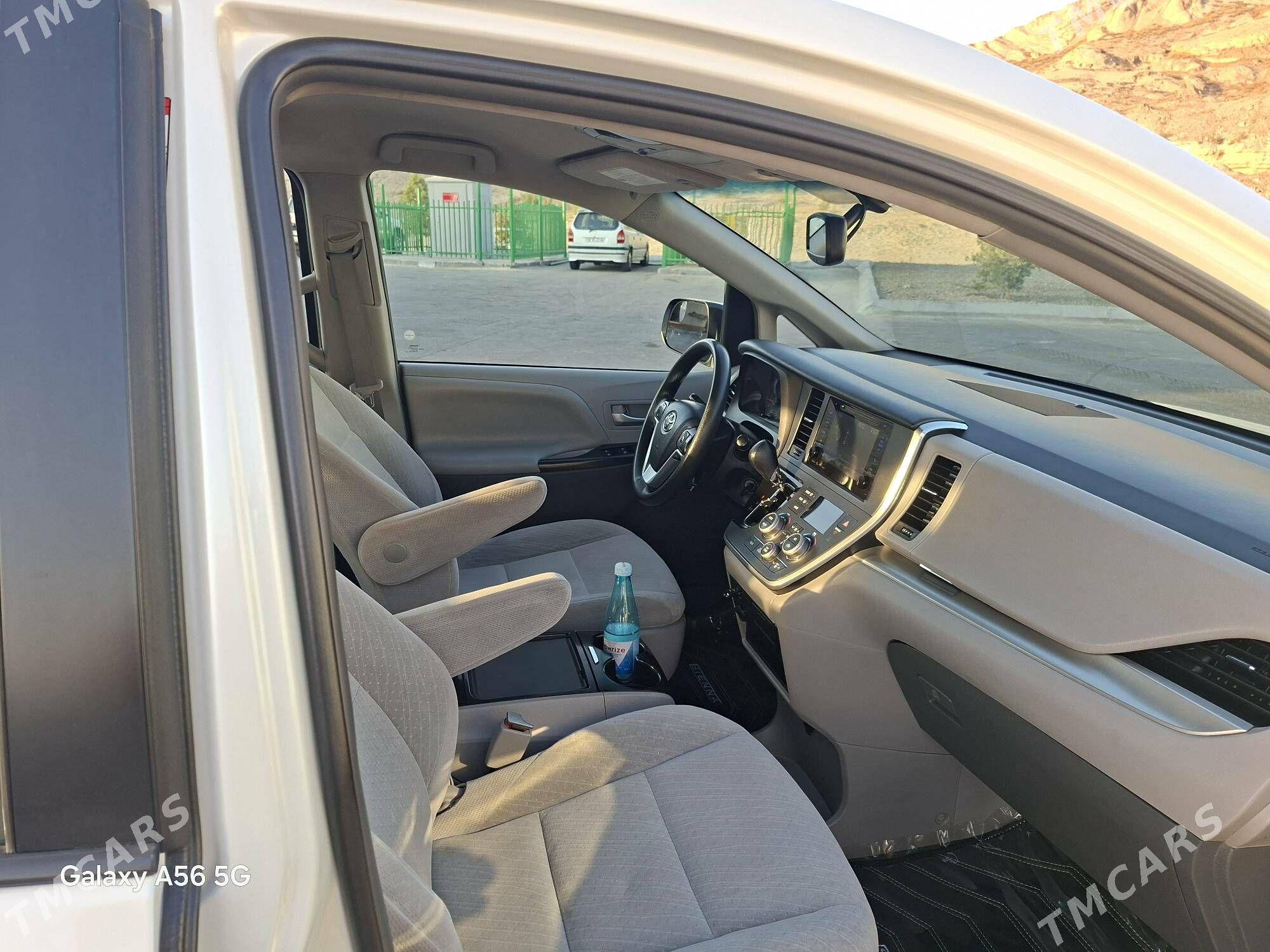 Toyota Sienna 2017 - 397 000 TMT - Туркменбаши - img 4