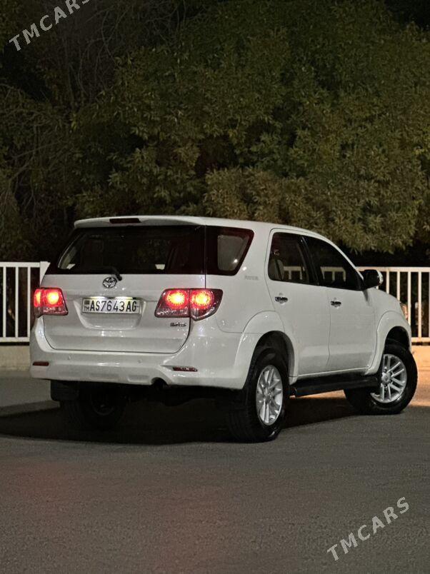 Toyota Fortuner 2013 - 360 000 TMT - Ак-Бугдайский этрап - img 1