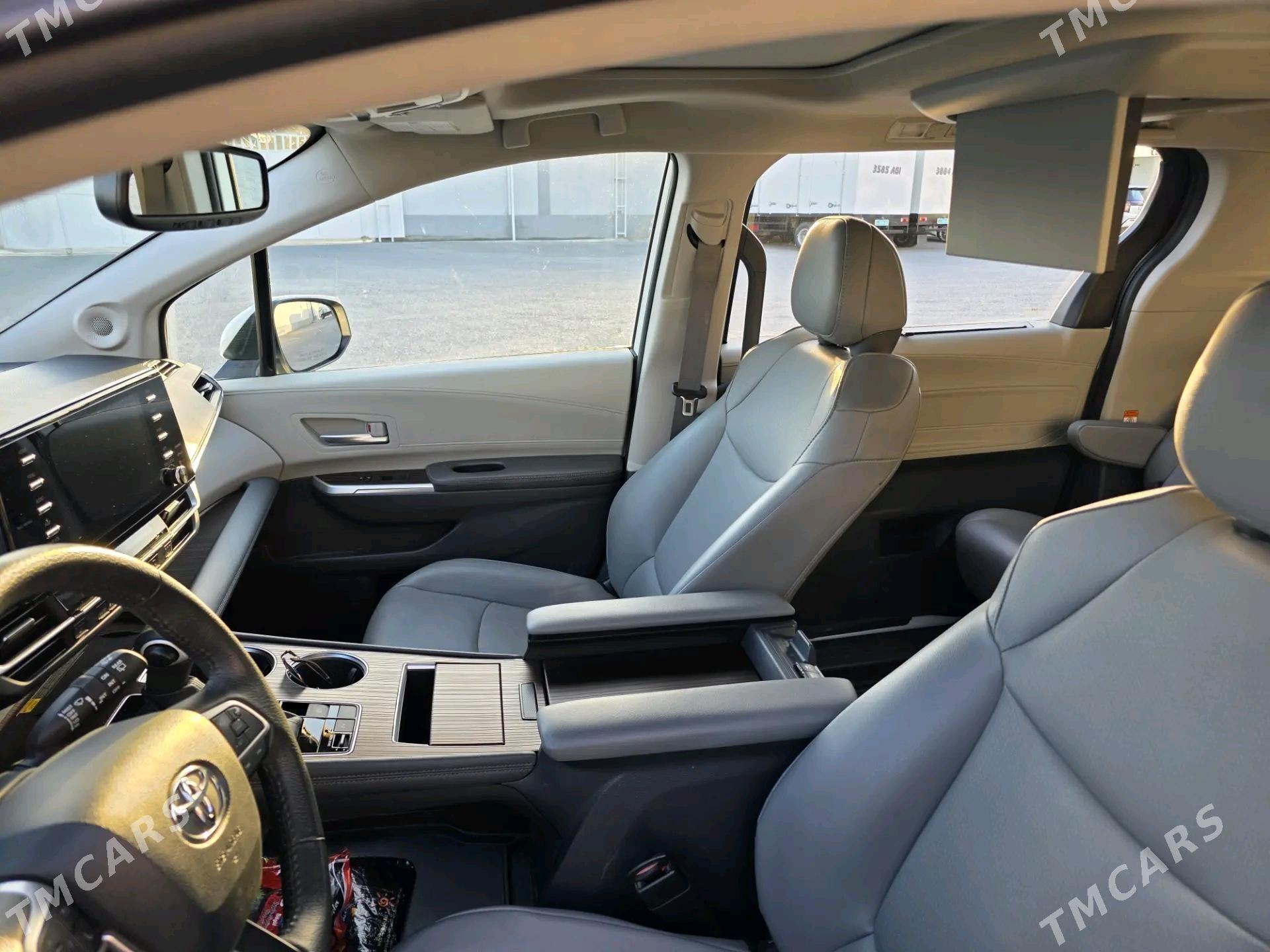 Toyota Sienna 2022 - 550 000 TMT - Кипджак - img 2