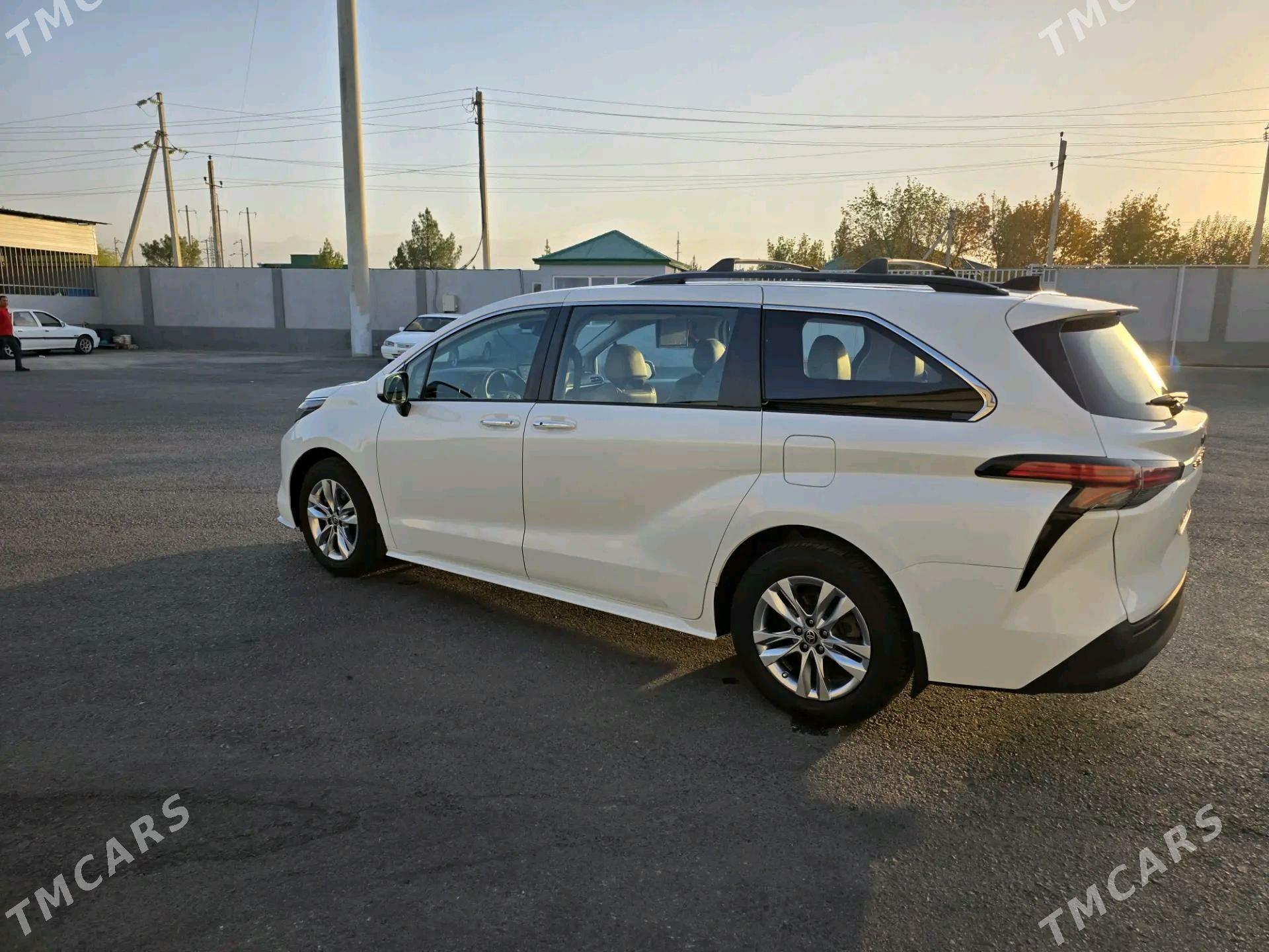 Toyota Sienna 2022 - 550 000 TMT - Кипджак - img 6