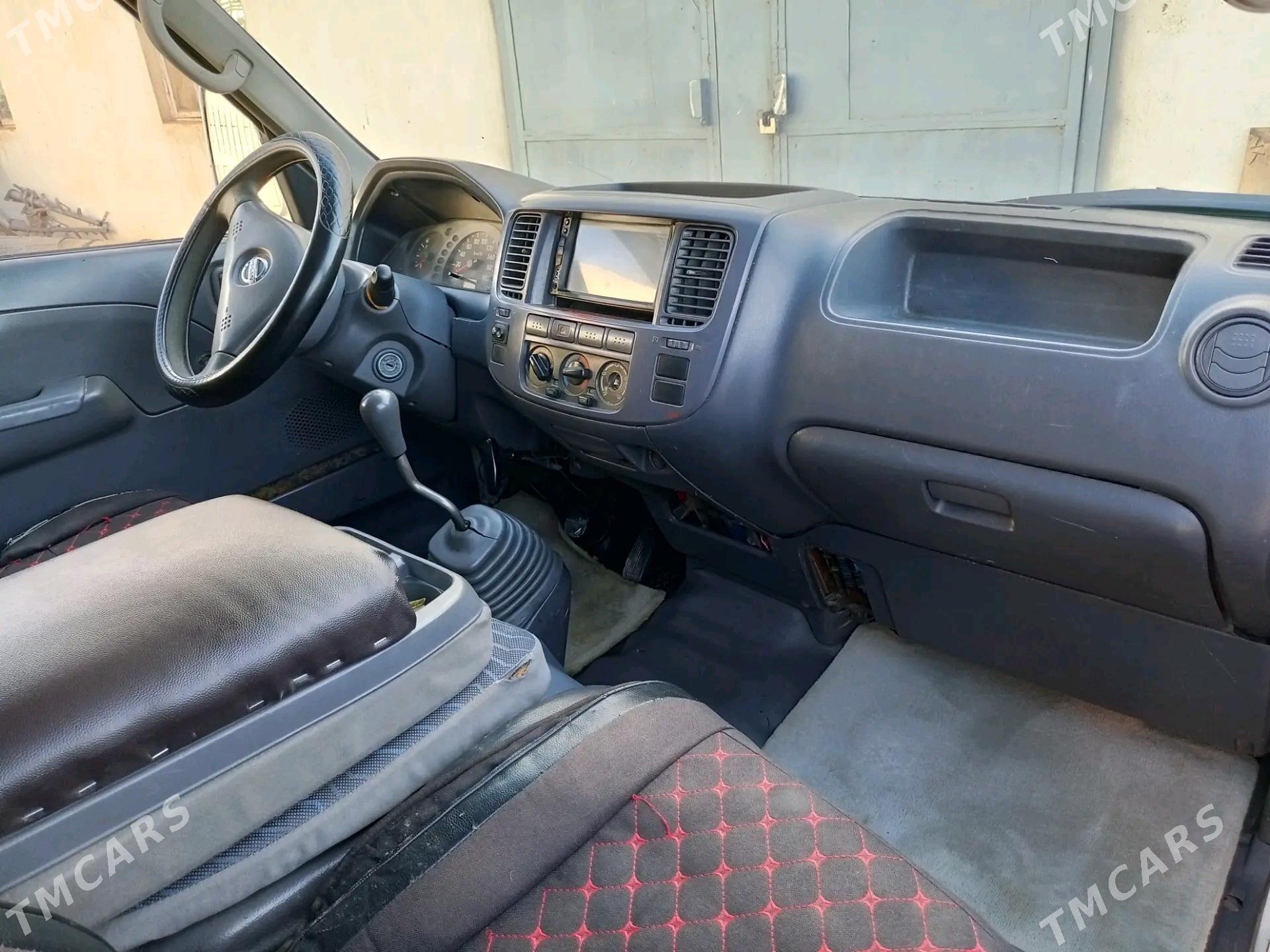 Nissan Urvan 2005 - 110 000 TMT - Дянев - img 6