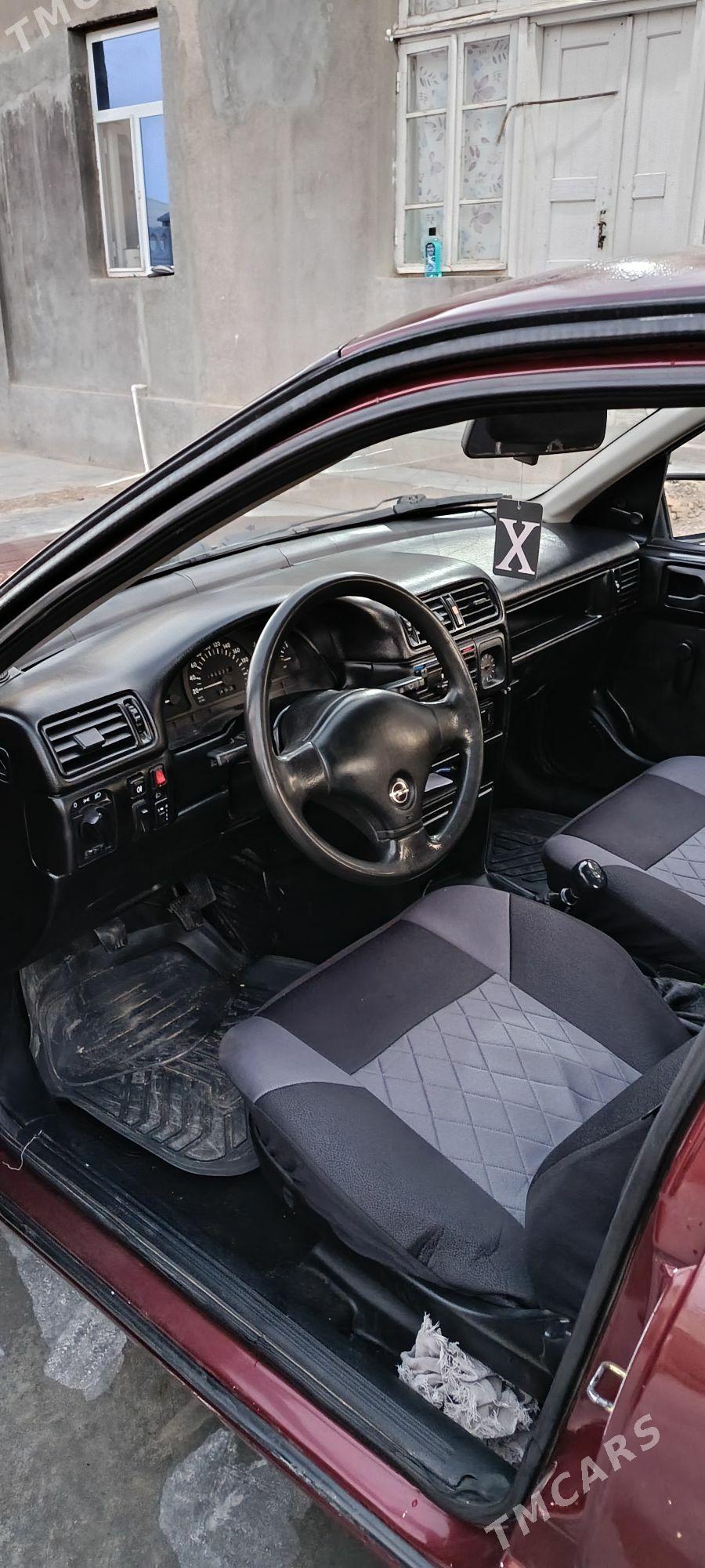 Opel Vectra 1992 - 45 000 TMT - Мары - img 4