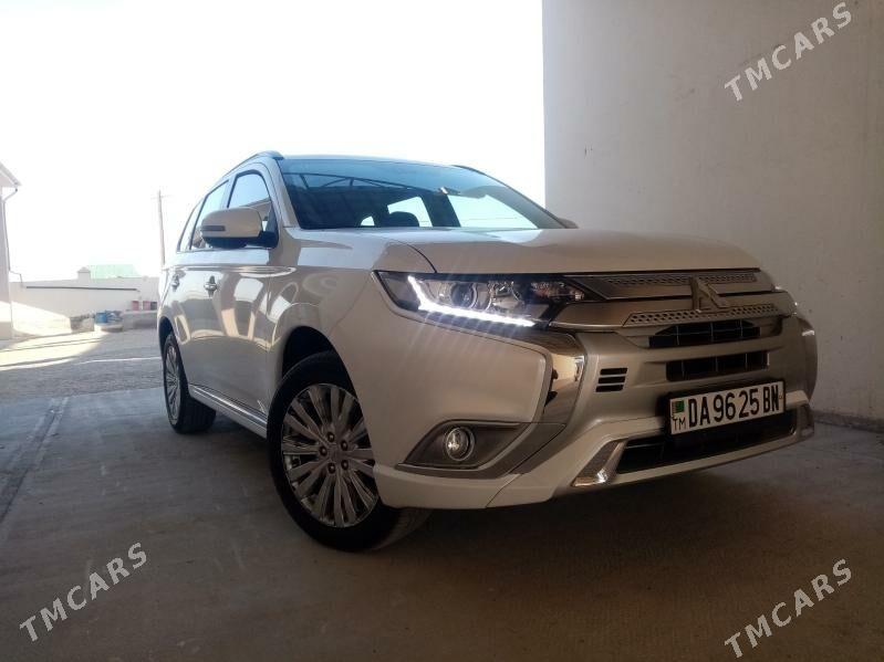 Mitsubishi Outlander 2022 - 310 000 TMT - Балканабат - img 3