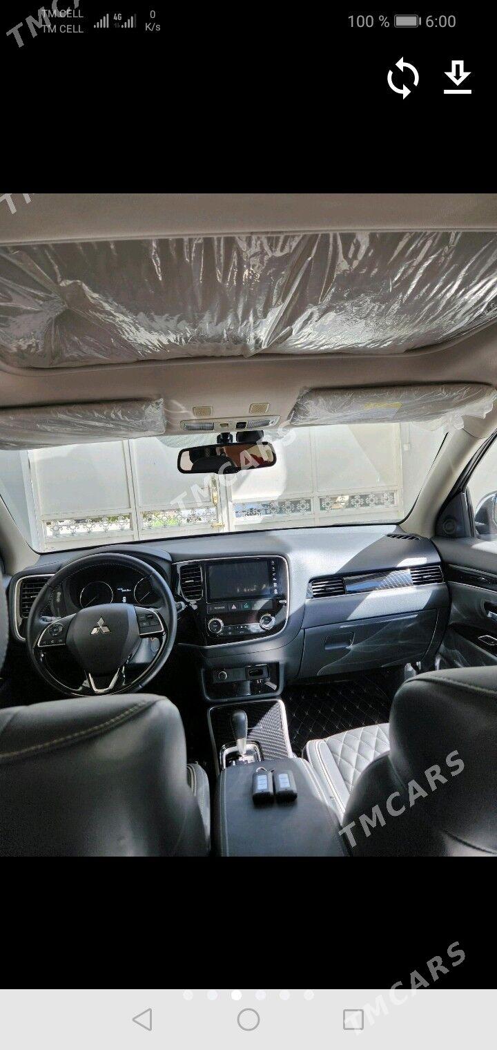 Mitsubishi Outlander 2022 - 310 000 TMT - Балканабат - img 5