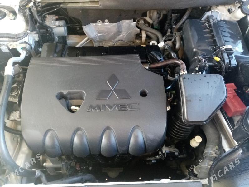 Mitsubishi Outlander 2022 - 310 000 TMT - Балканабат - img 8