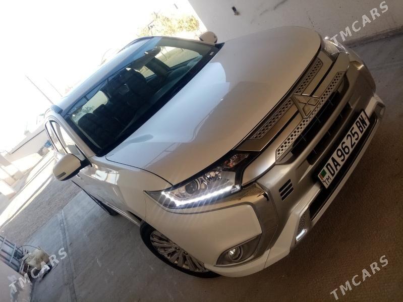 Mitsubishi Outlander 2022 - 310 000 TMT - Балканабат - img 7