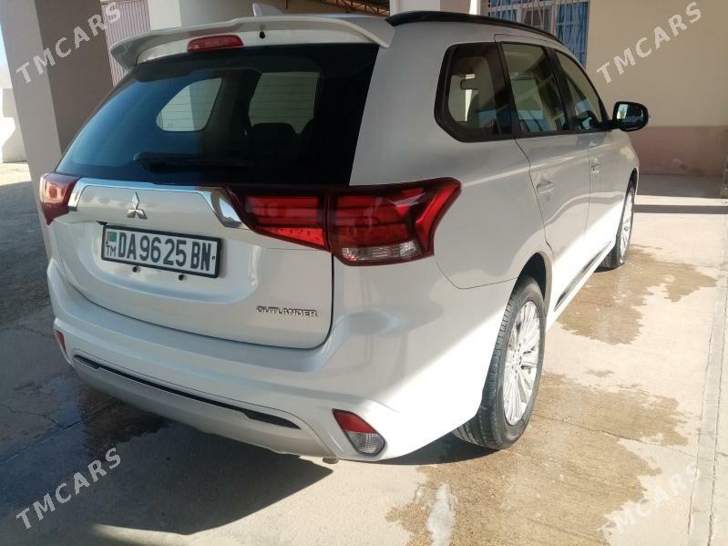 Mitsubishi Outlander 2022 - 310 000 TMT - Балканабат - img 10