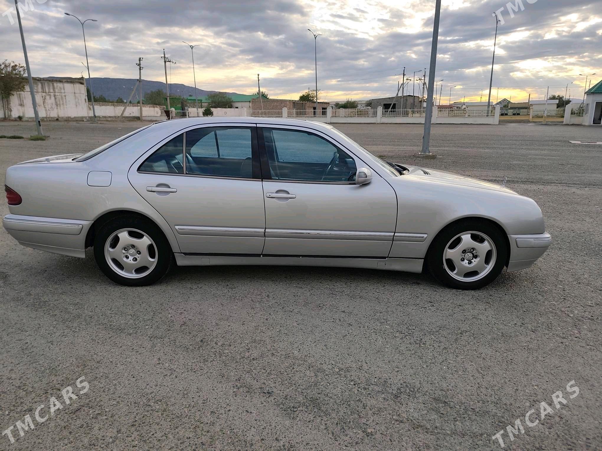 Mercedes-Benz E320 2001 - 110 000 TMT - Гызыларбат - img 1