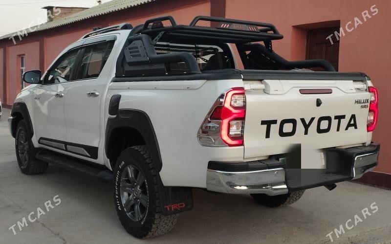 Toyota Hilux 2021 - 580 000 TMT - Ашхабад - img 6