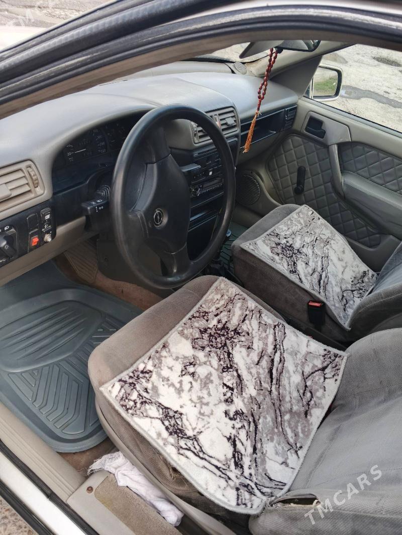 Opel Vectra 1990 - 44 000 TMT - Бахарден - img 5
