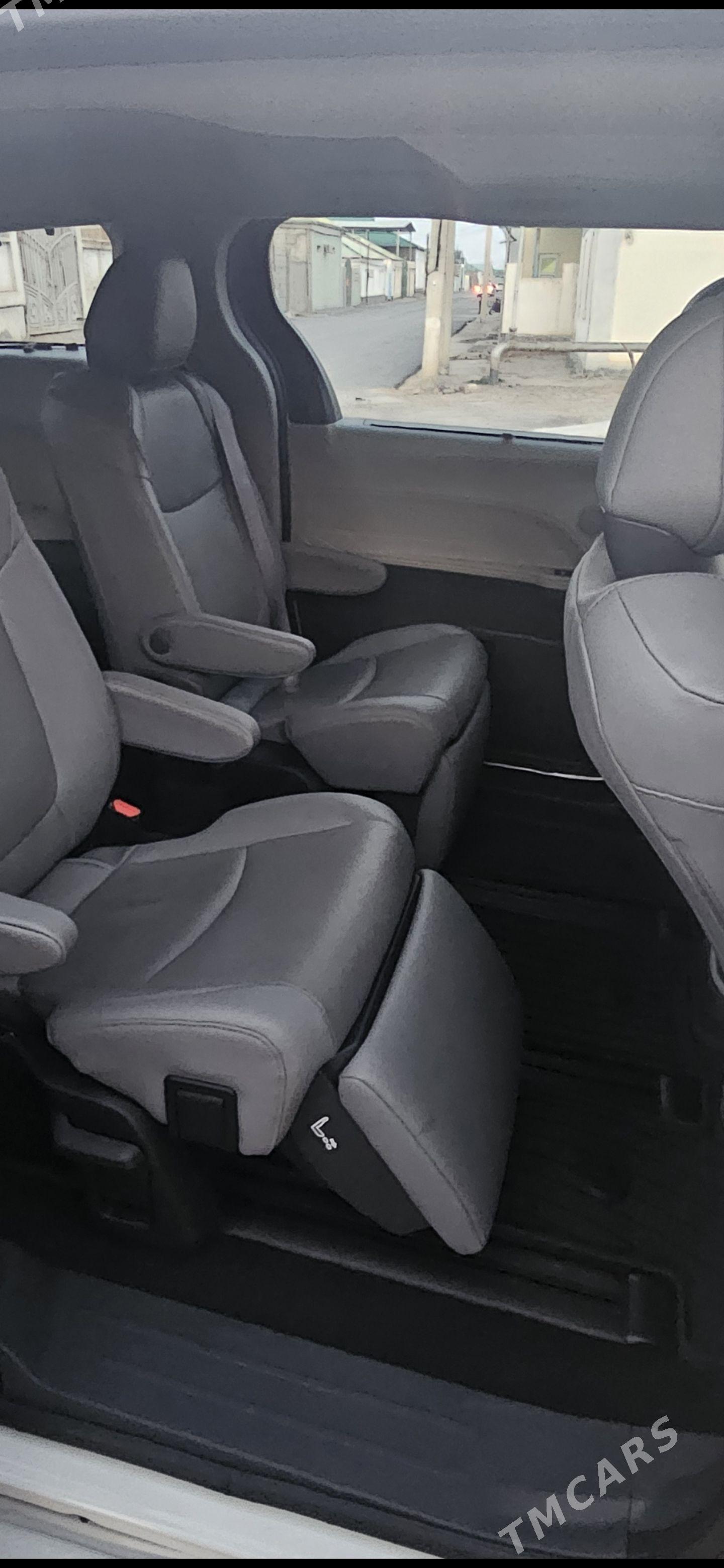 Toyota Sienna 2021 - 680 000 TMT - Aşgabat - img 2