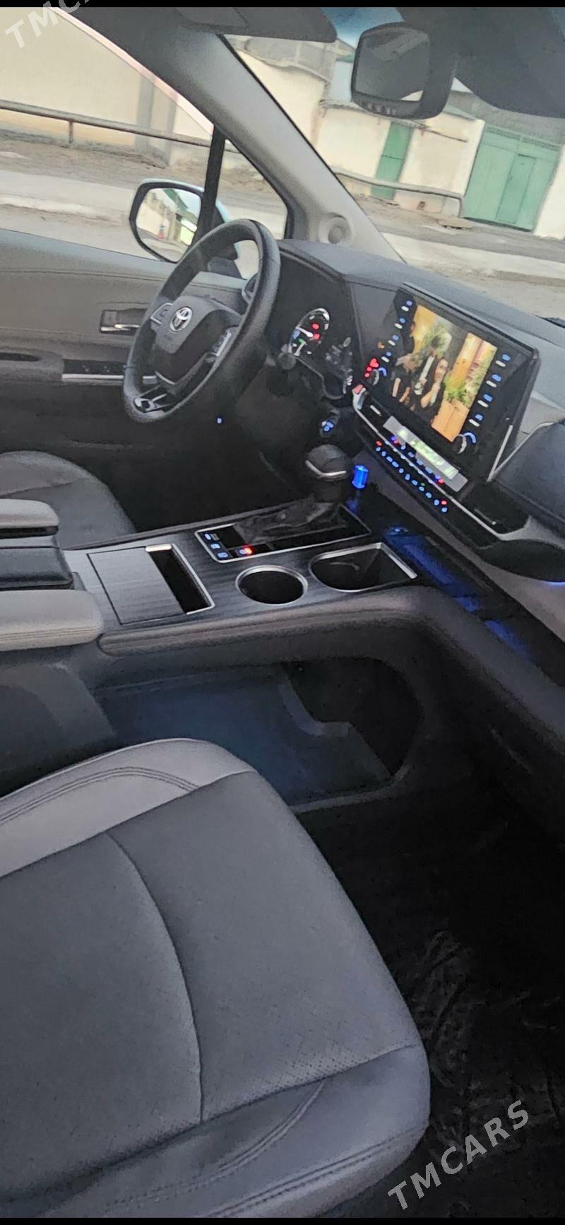 Toyota Sienna 2021 - 680 000 TMT - Aşgabat - img 5