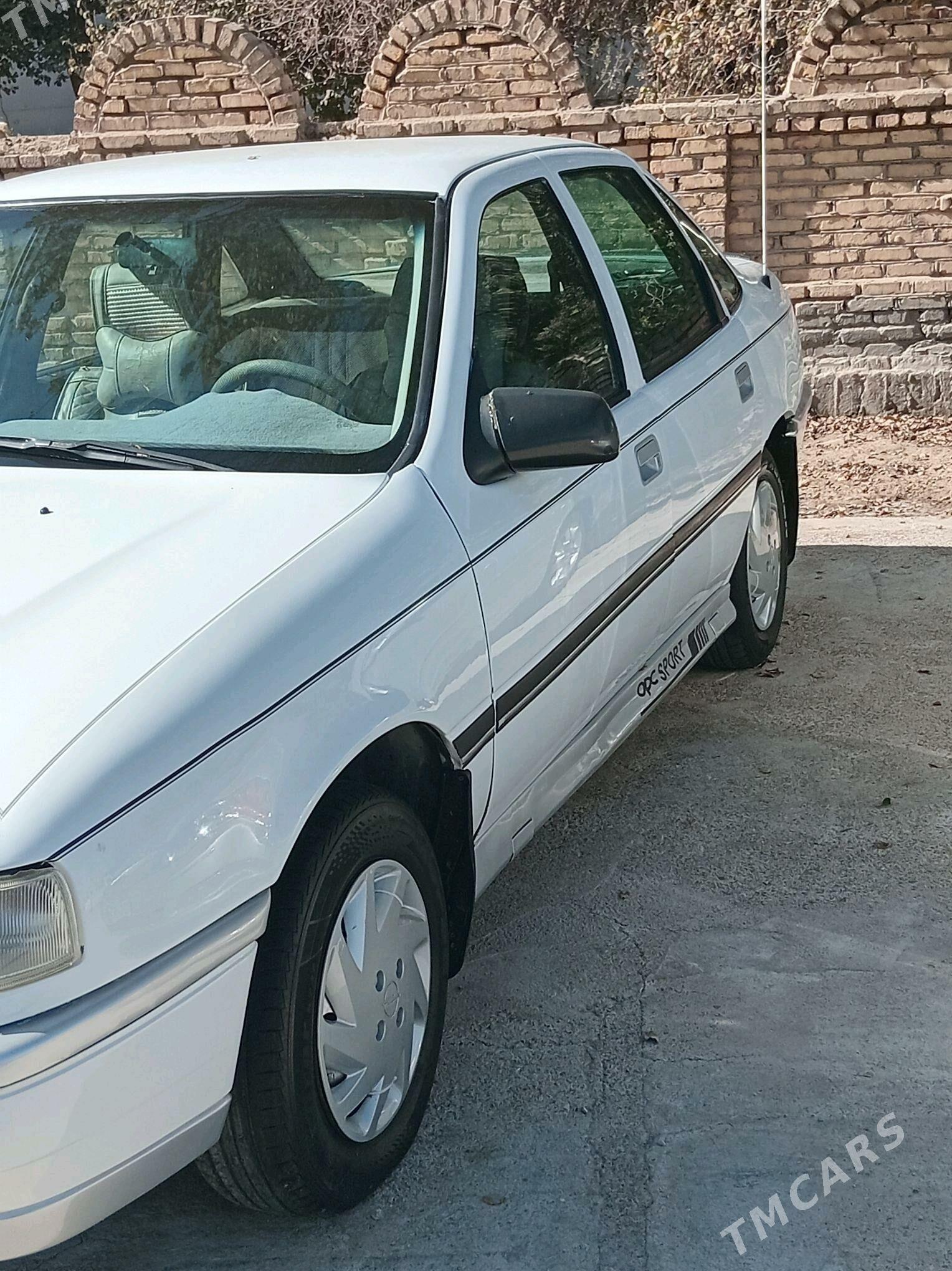 Opel Vectra 1990 - 49 000 TMT - Mary - img 4