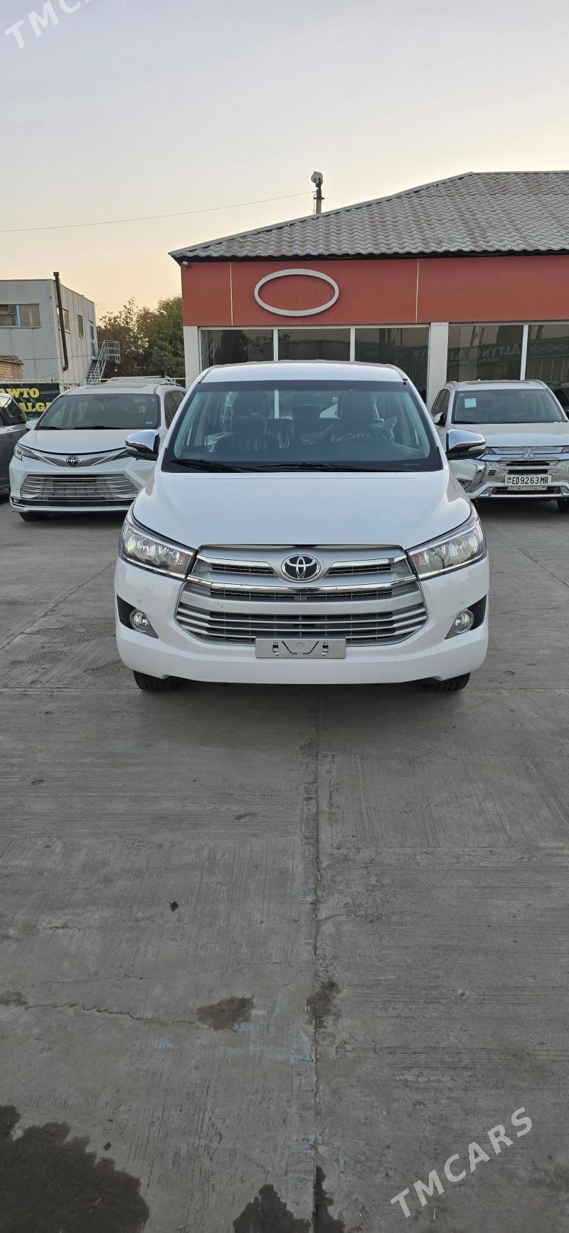 Toyota Innova 2021 - 300 000 TMT - Мары - img 1