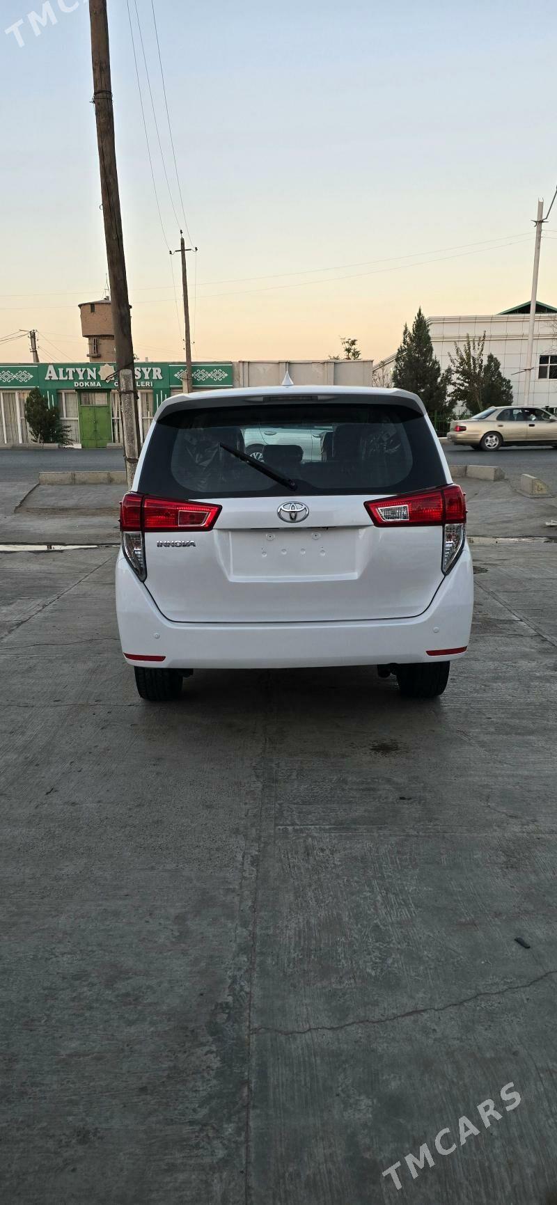 Toyota Innova 2021 - 300 000 TMT - Мары - img 4