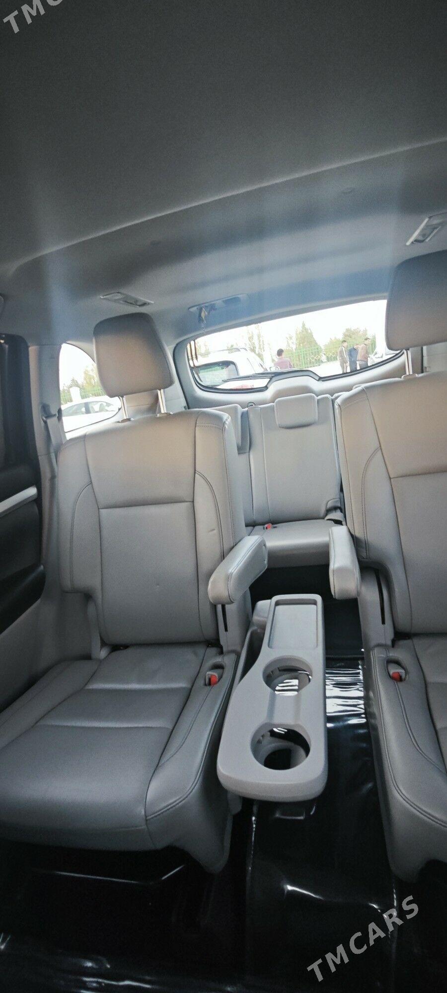 Toyota Highlander 2018 - 480 000 TMT - Дашогуз - img 1