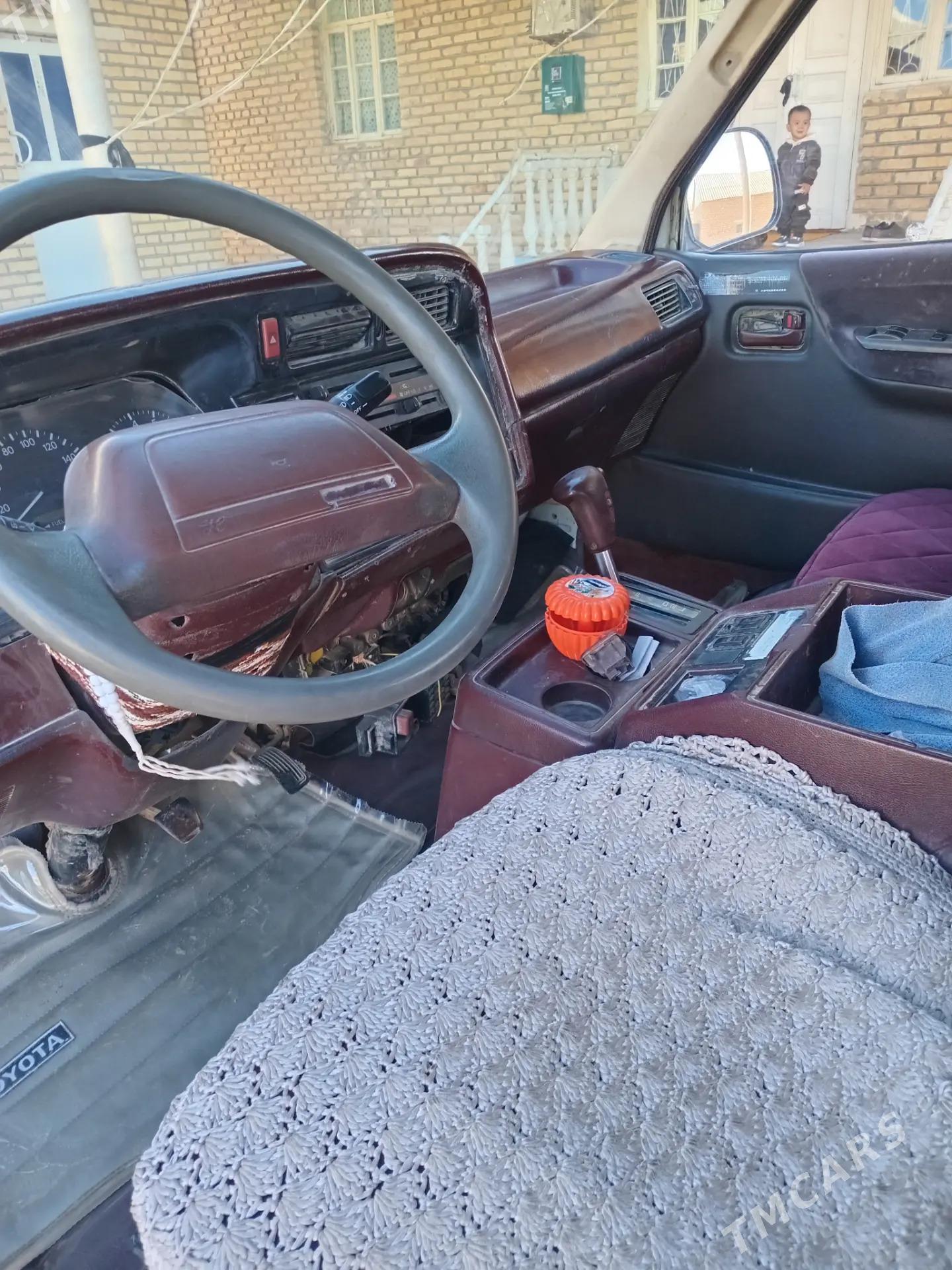 Toyota Hiace 1992 - 80 000 TMT - Сакарчага - img 4