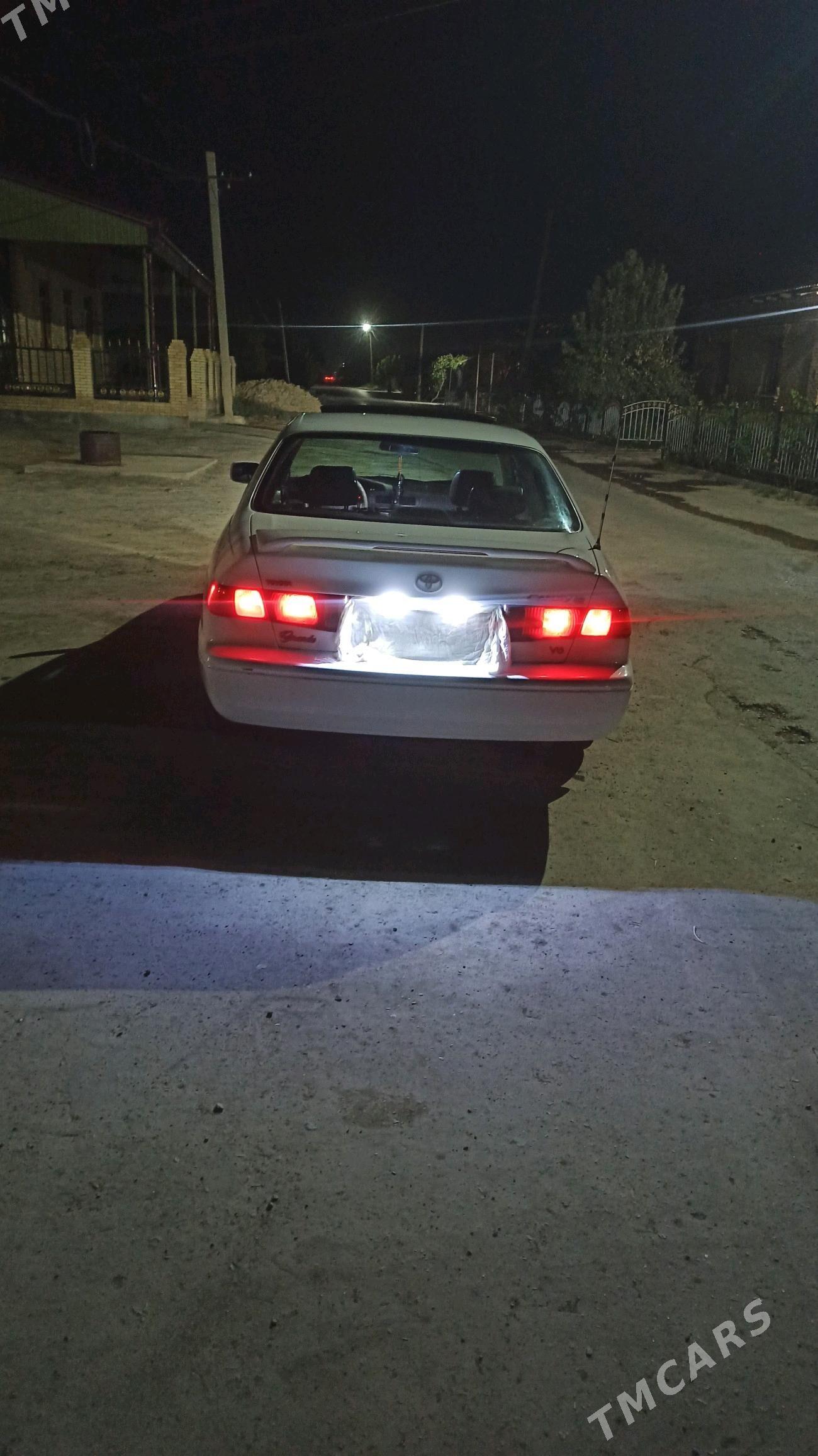 Toyota Camry 1999 - 145 000 TMT - Чарджоу - img 4