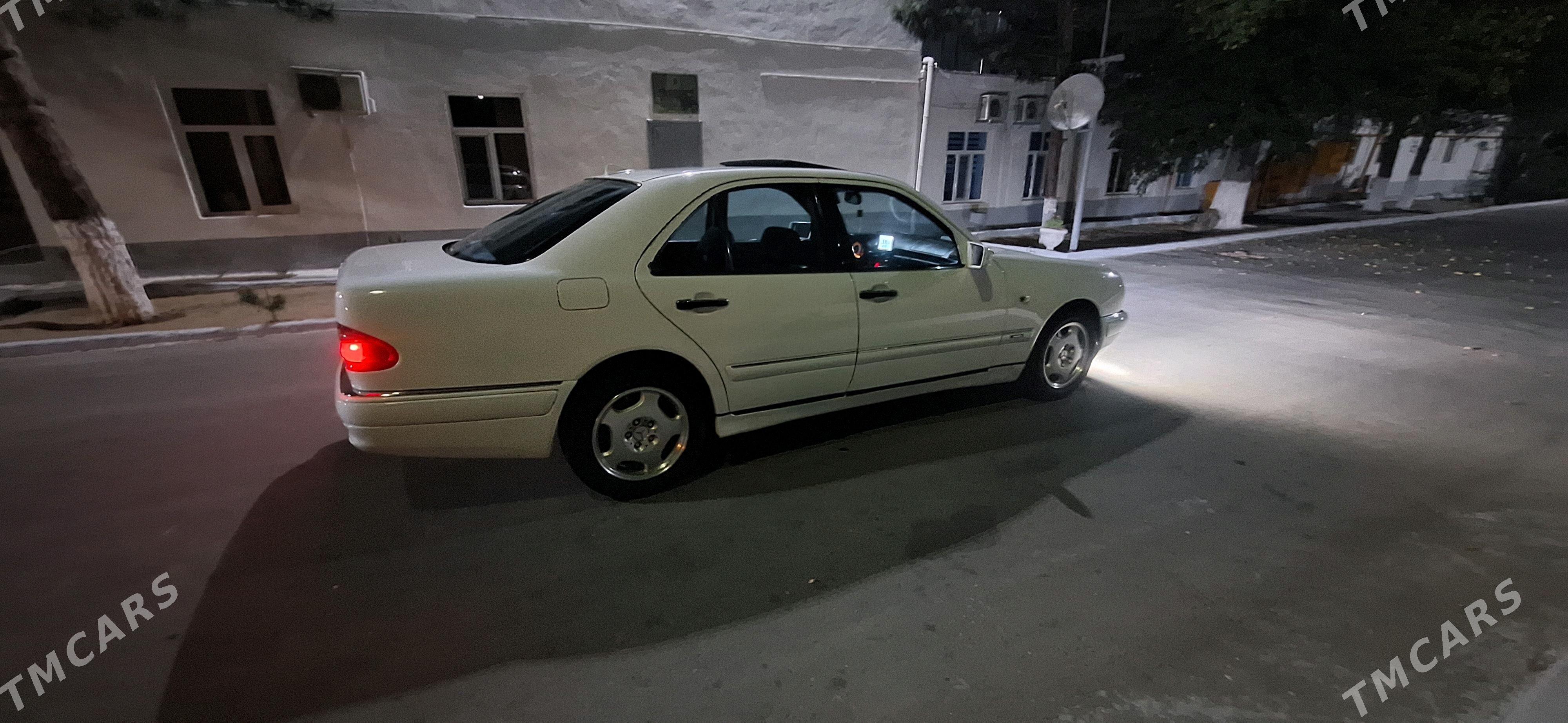 Mercedes-Benz E320 1999 - 120 000 TMT - Туркменбаши - img 1