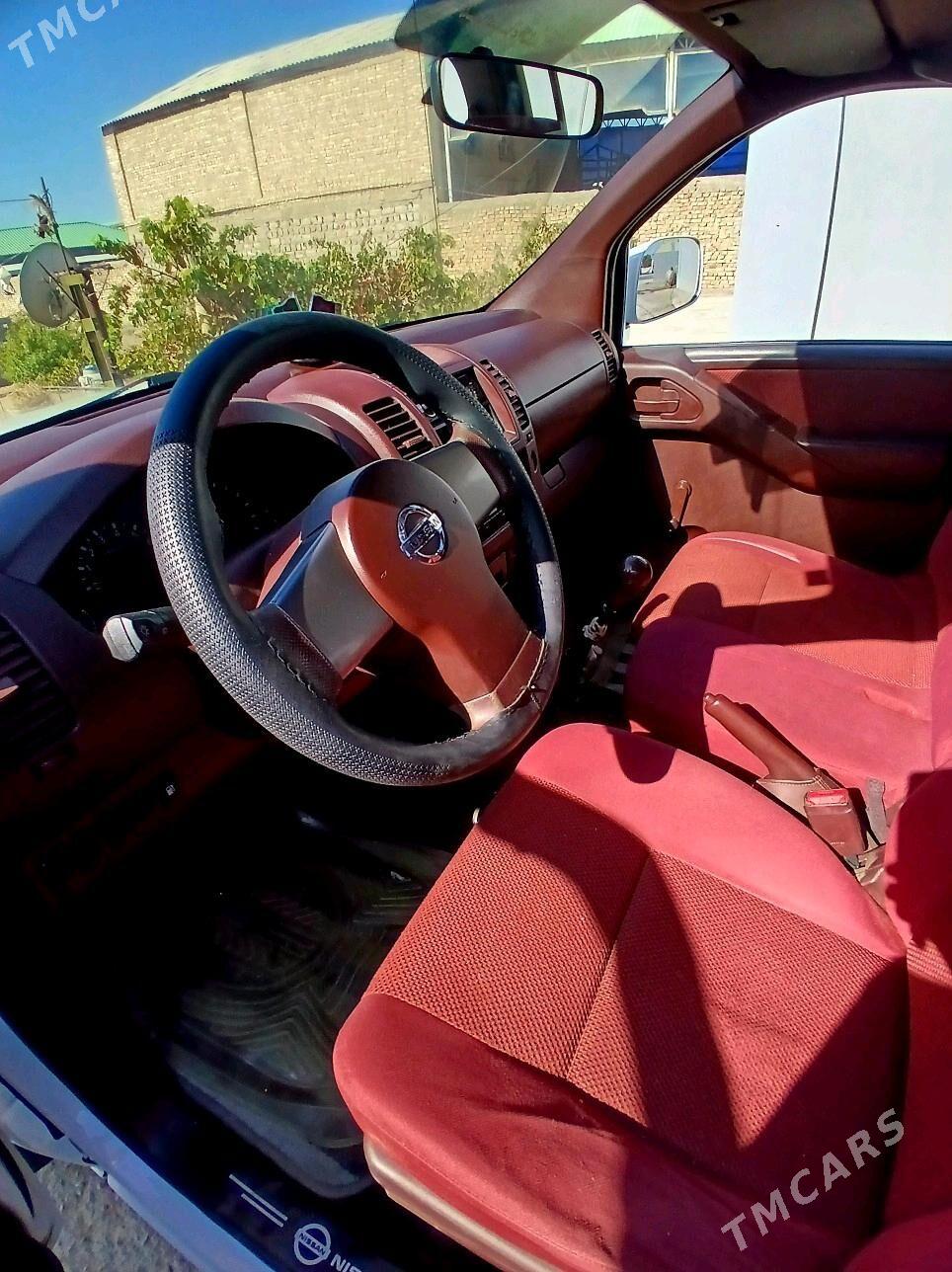 Nissan Navara 2009 - 155 000 TMT - Бузмеин - img 4
