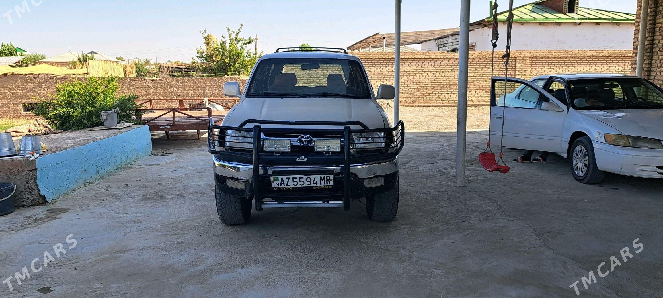 Toyota 4Runner 1998 - 90 000 TMT - Мары - img 1