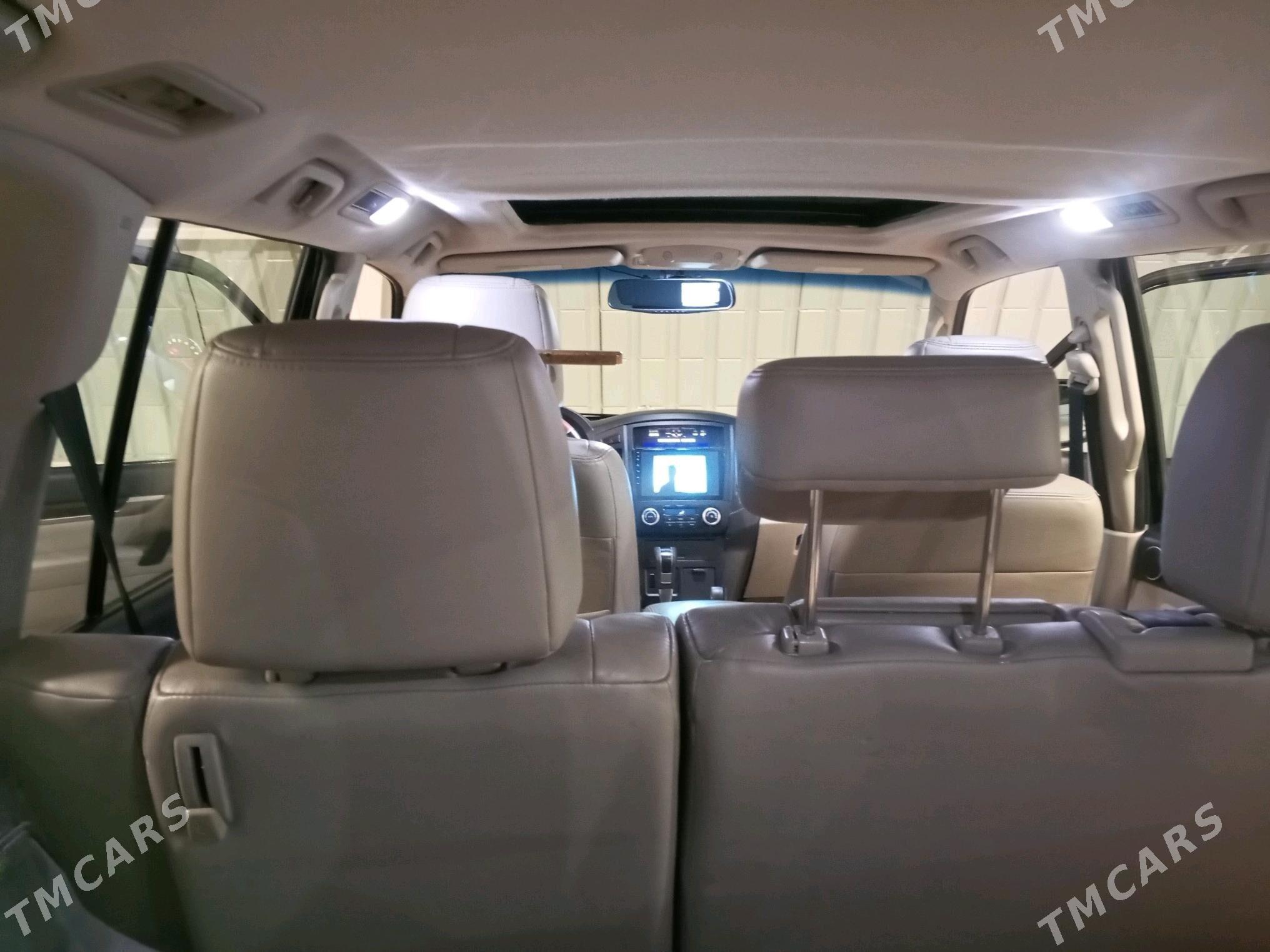 Mitsubishi Pajero 2010 - 250 000 TMT - 11 мкр - img 2
