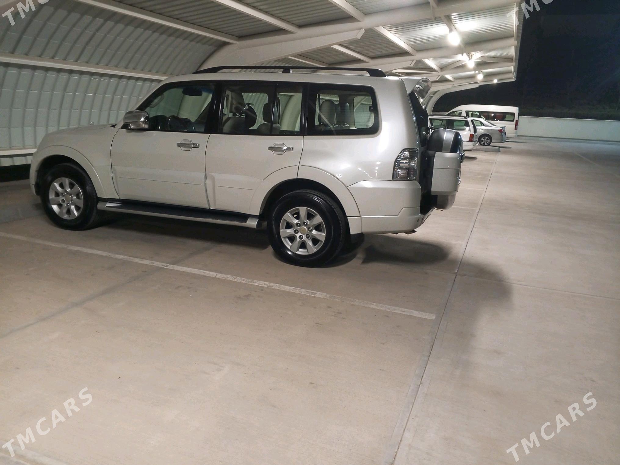 Mitsubishi Pajero 2010 - 250 000 TMT - 11 мкр - img 4