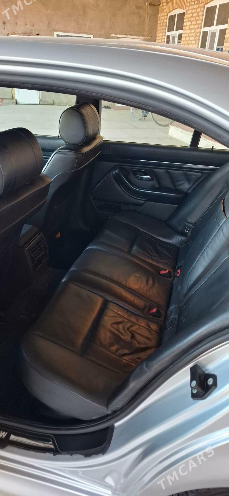 BMW E39 2000 - 125 000 TMT - Векильбазар - img 8