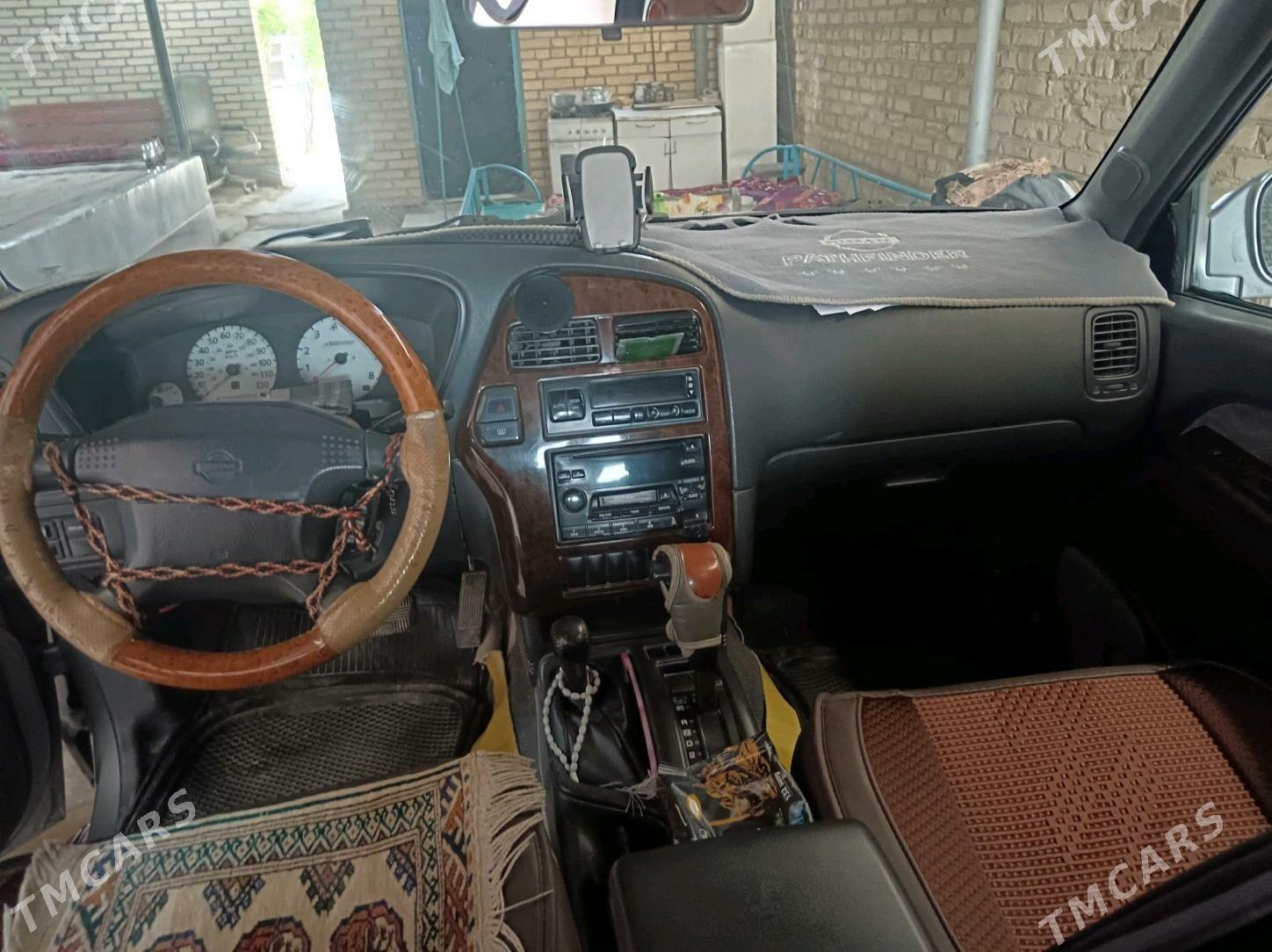 Nissan Pathfinder 2000 - 135 000 TMT - Darganata - img 8