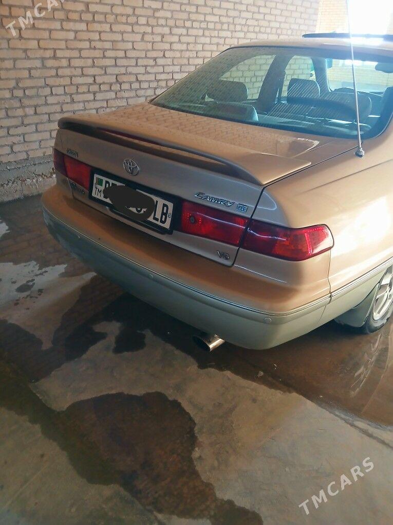 Toyota Camry 2001 - 190 000 TMT - Çärjew - img 3
