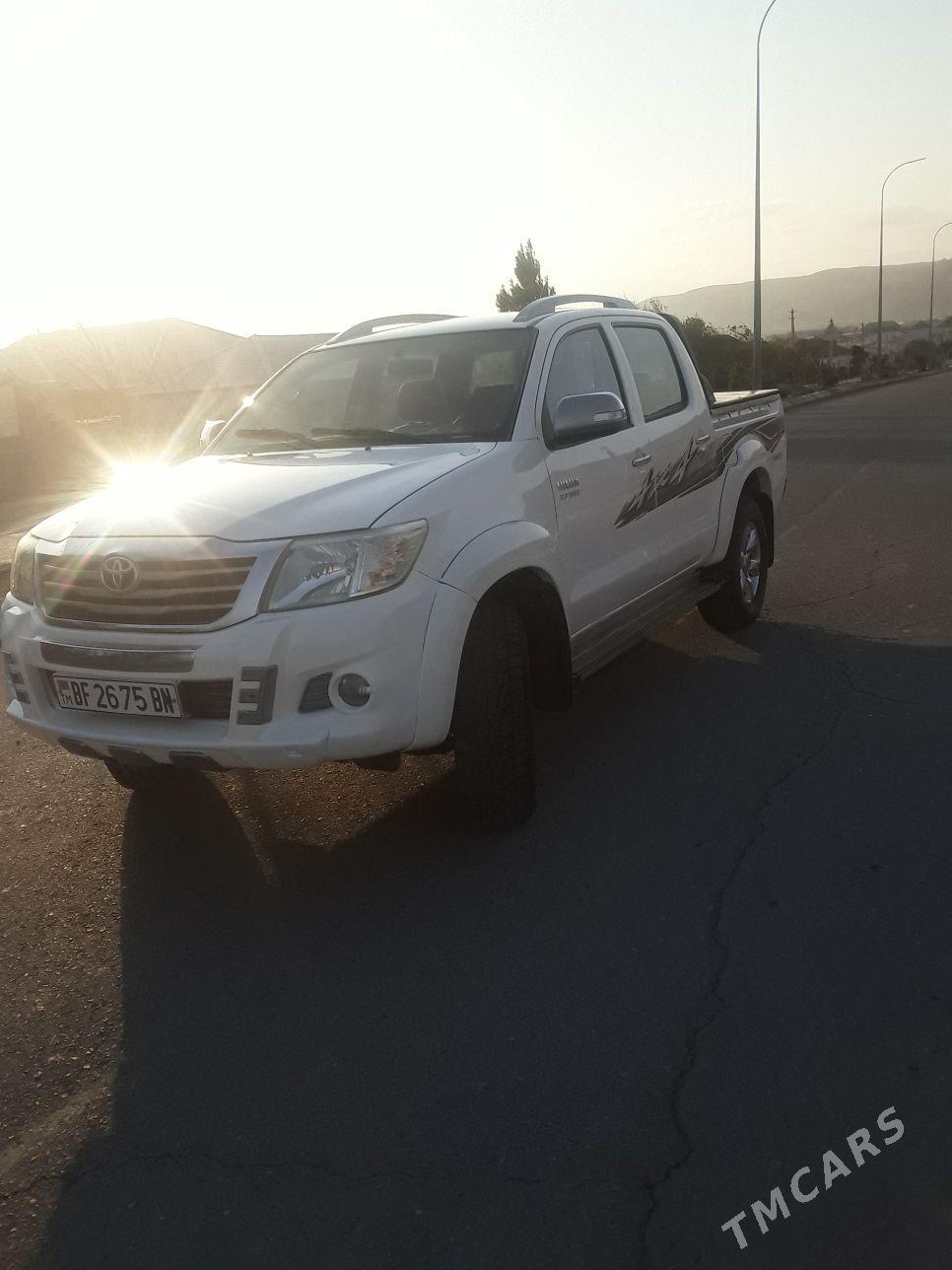 Toyota Hilux 2013 - 360 000 TMT - Türkmenbaşy - img 1