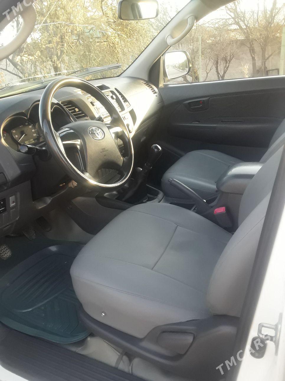 Toyota Hilux 2013 - 360 000 TMT - Türkmenbaşy - img 4