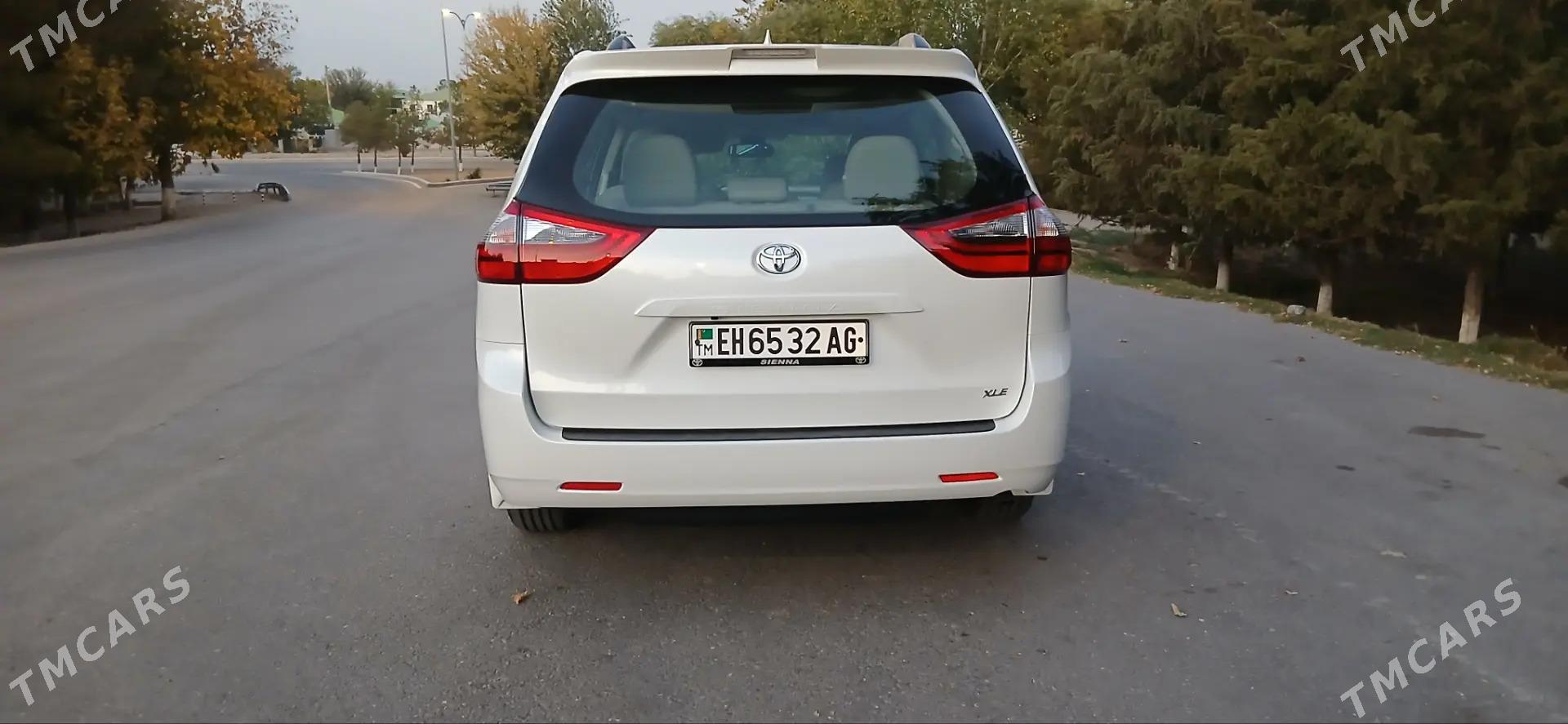 Toyota Sienna 2020 - 570 000 TMT - Гёкдже - img 1