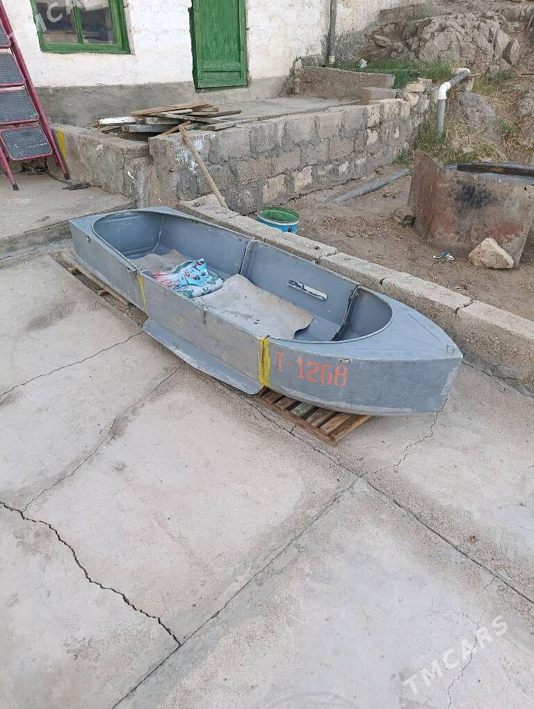 лодка - Туркменбаши - img 1